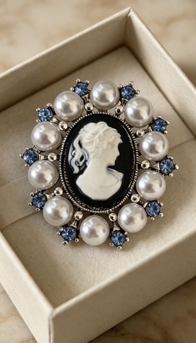 Cameo brooch