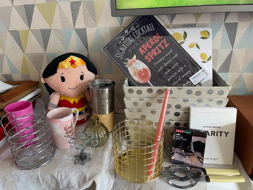Bundle bric brac place - of, a