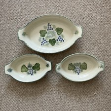 OVAL SERVING DISHES WITH