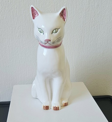 Vintage large white - large, sitting