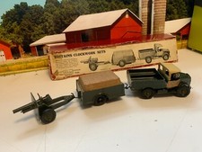 BRITAINS.1:32.MILITARY.ARMY.BEETLE LORRY. TRAILER. FIELD GUN SET.CLOCKWORK SET