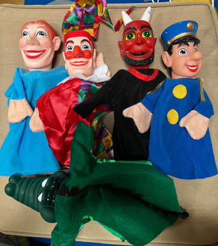 Punch judy hand - &,