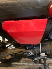 Moto Guzzi  v50  Side cover
