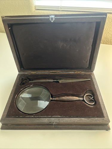 Magnifying glass and letter
