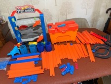 Hot wheels stunt garage and