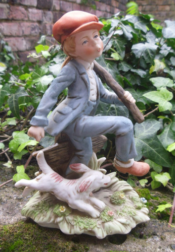 Alfretto maruri boy running - by,