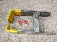 Bulldog wheel clamp