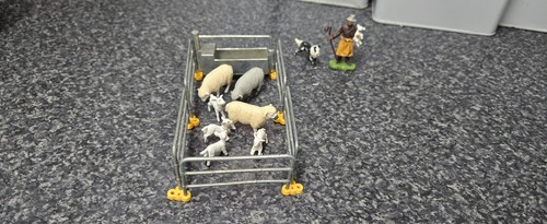 Britains metal sheep - britains, pen