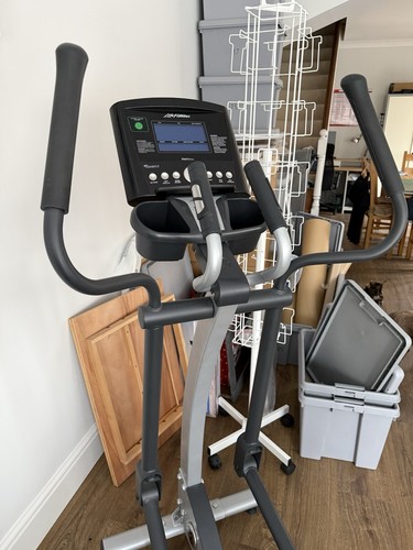 Life fitness cross trainer - x1,