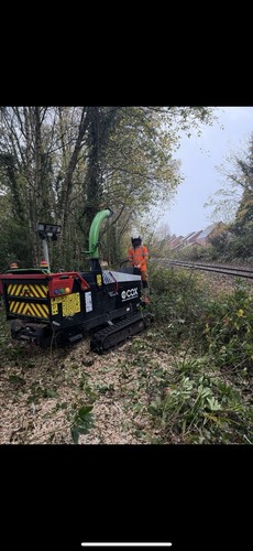 Wood chipper tracked chipper