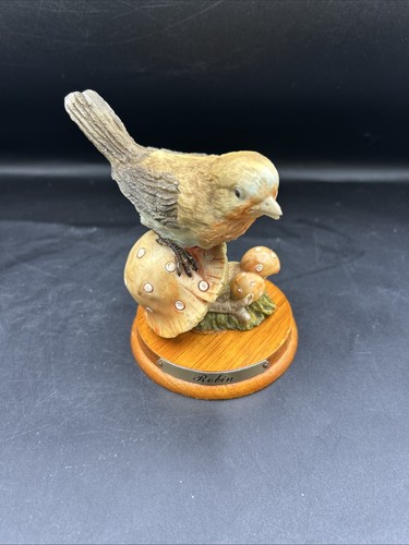 Porcelain figurine robin - figurine, of