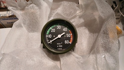 Vdo tachometer cockpit - cockpit, dash