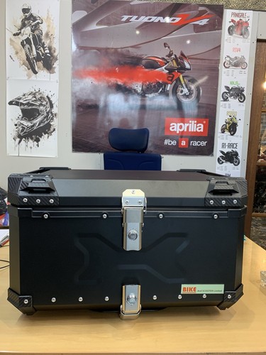 Motorbike tail box full - tail,
