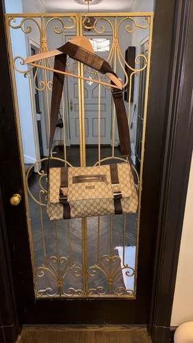Gucci monogram messenger - monogram,