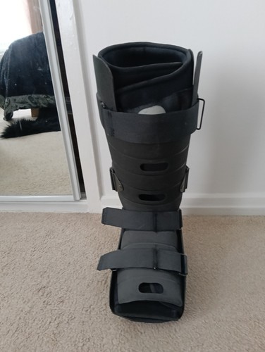 Black moon boot size medium - black,