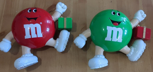 Red green present - &,