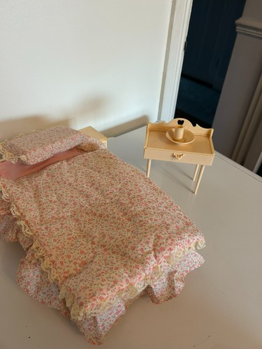 Sindy luxury bed - luxury, 1980's