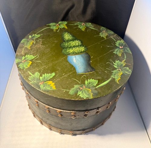 Vintage hand painted - 11",