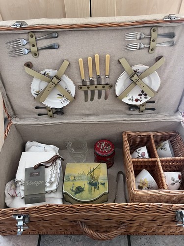 Picnic hamper person - hamper, 4