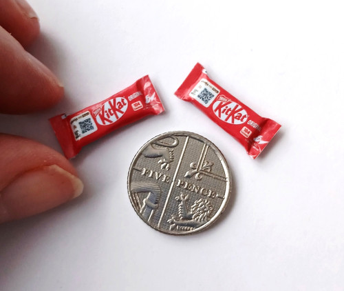 Dolls house miniature 2 - dolls, 1:12