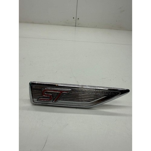 Ford focus wing - wing, badge
