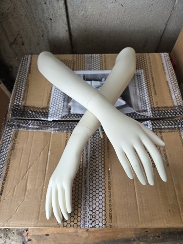 Bonaveri crossed arms - crossed,
