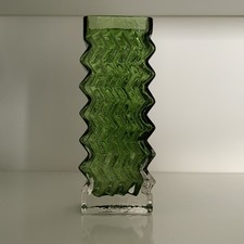 VINTAGE WHITEFRIARS GLASS ZIGZAG VASE GREEN 9751