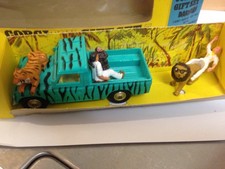 CORGI TOYS GIFT SET 7 WITH ALL FIGURES DAKTARI