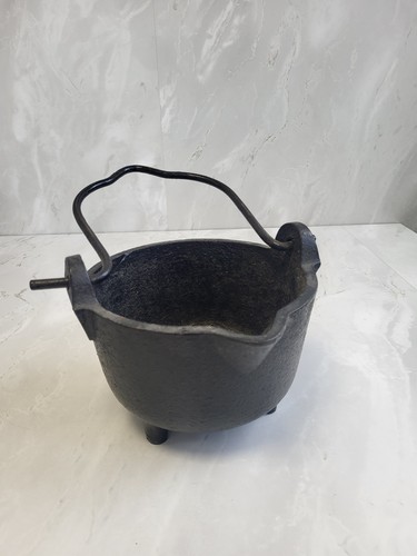 Kenyons black cast iron - cast,