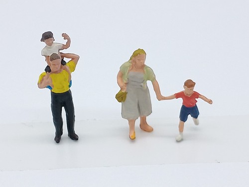 Preiser figures family adults - family,