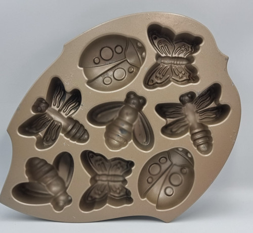 Backyard bugs cake tin - backyard,