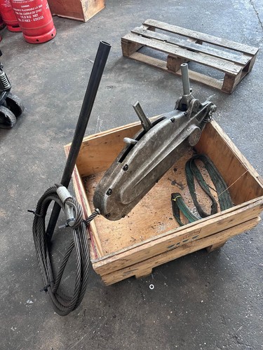 Tirfor hand winch - ,