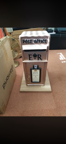 Cast iron post office style - post,