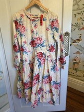 Beautiful Ewa I Walla Print