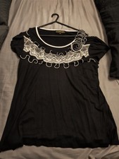 Pompoo's T-shirt Size 16