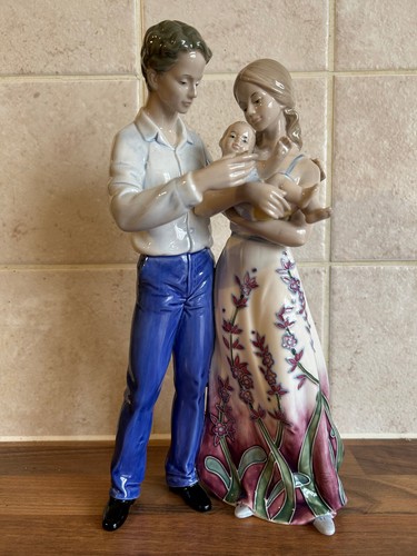 Old tupton ware figurine - figurine, first
