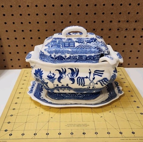 Antique blue old willow medium - old,