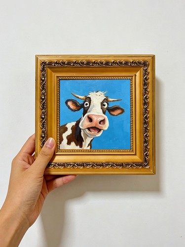 Funny cow with surprised - funny,