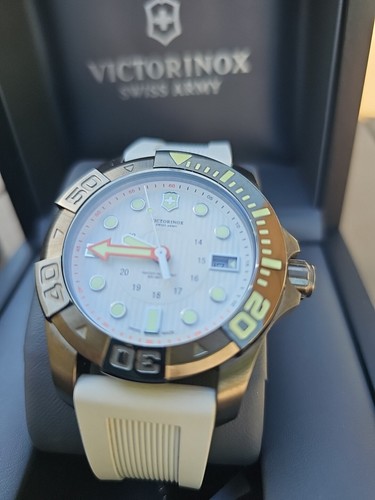 New victorinox swiss - new, army