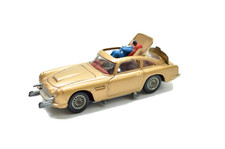 CORGI 261 JAMES BONDS ASTON MARTIN