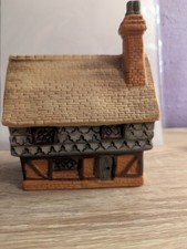 Ceramic Cottage By Leonardo