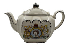 Sadler "Cube" Queen Elizabeth II Silver Jubilee Teapot 1977 Undamaged 6"x9"