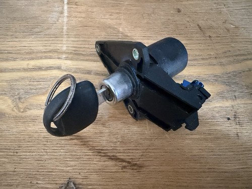 Vauxhall corsa boot - b, lock