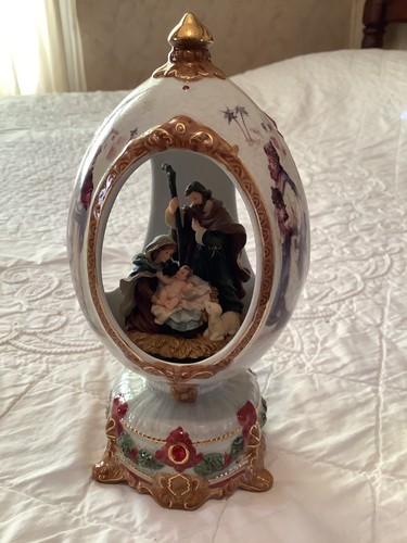 Porcelain egg shaped musical - porcelain,