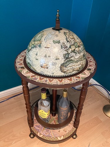 Vintage wine bar - bar, globe