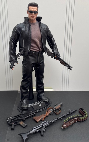 Hot toys terminator 800 - terminator, t-800
