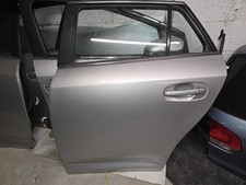 2016-2018 Toyota Avensis doors