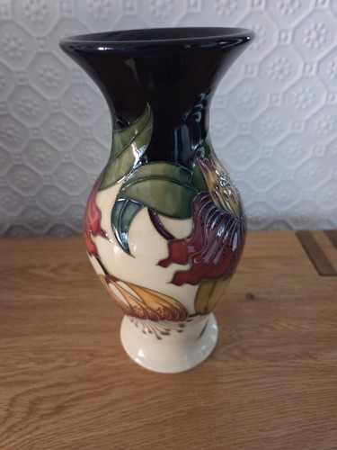 Moorcroft pottery anna lily - pottery,