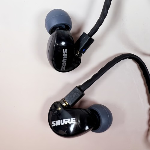 Shure se215 ear - shure,
