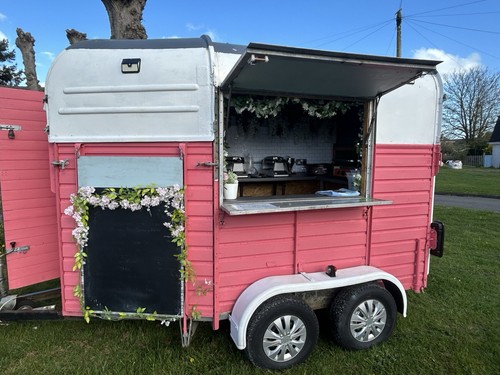 Waffle catering trailer - /,